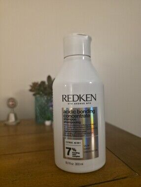 Redken Acidic Bonding Concentrate Shampoo - White with Iridescent Label